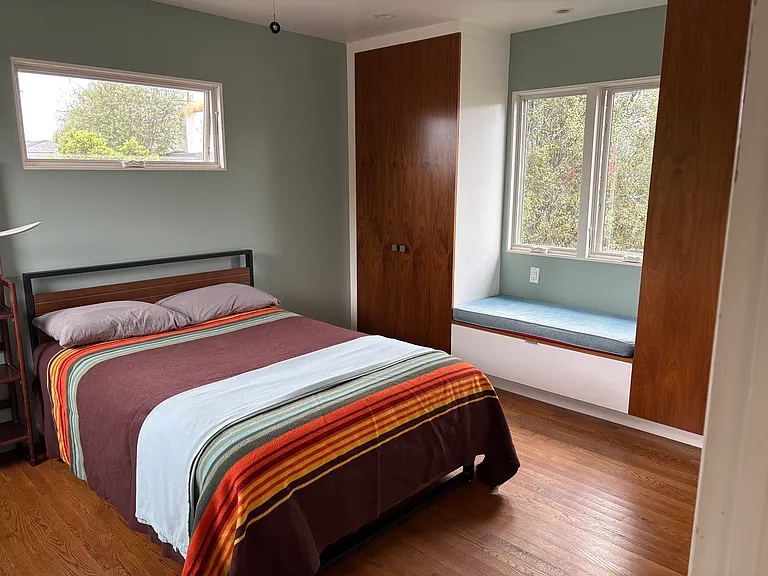 737 Broadway St — Photo 18