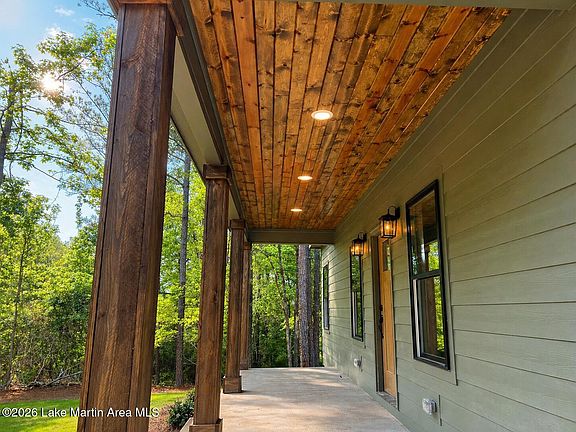 3rd image of 511 Arrowhead Rd