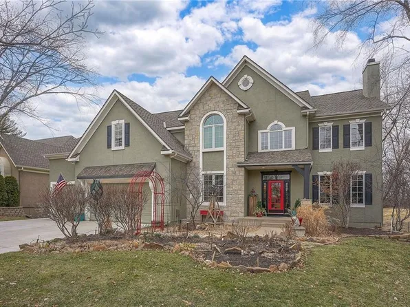 4512 Ironhorse Dr, Leawood, KS 66224