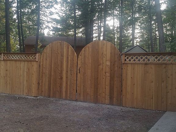 Double gate yard entrance