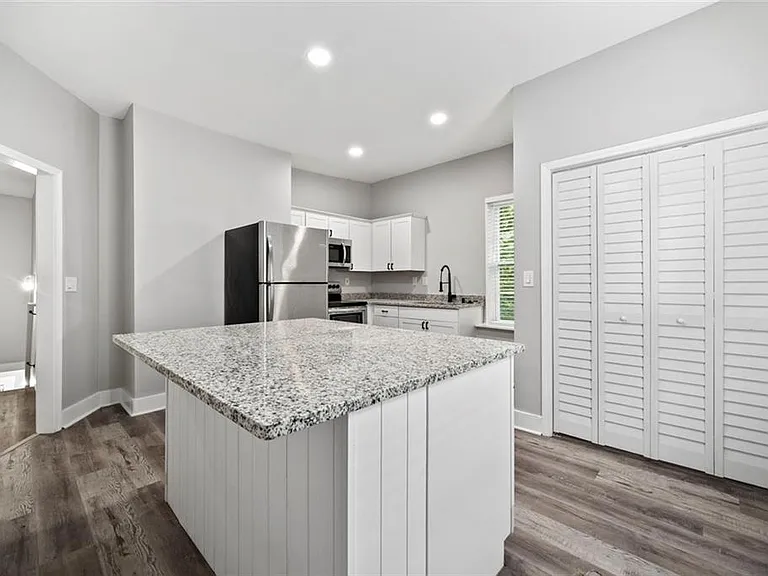 1126 Briarcliff Pl NE #1 — Photo 6
