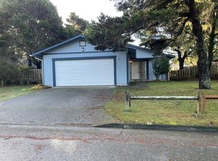 211 Breakwater Dr, Crescent City, CA 95531