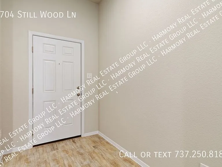 3704 Stillwood Ln — Photo 3