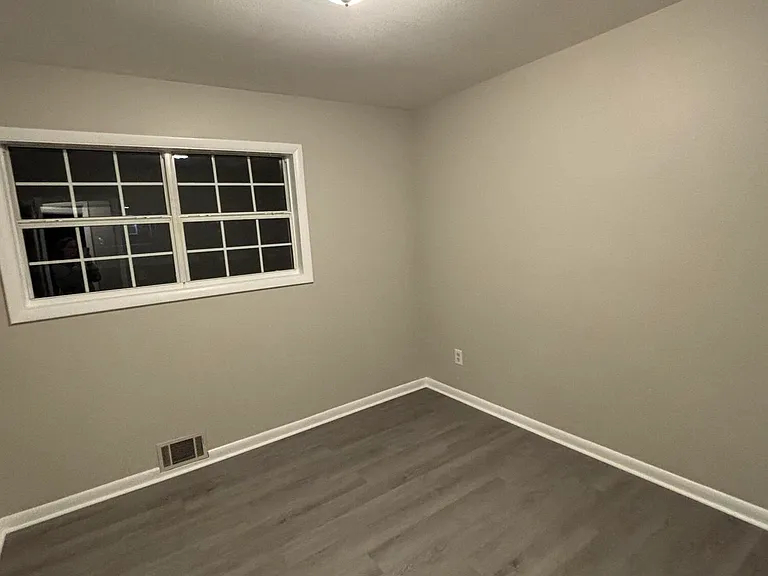 2458 Leslie Cir — Photo 11