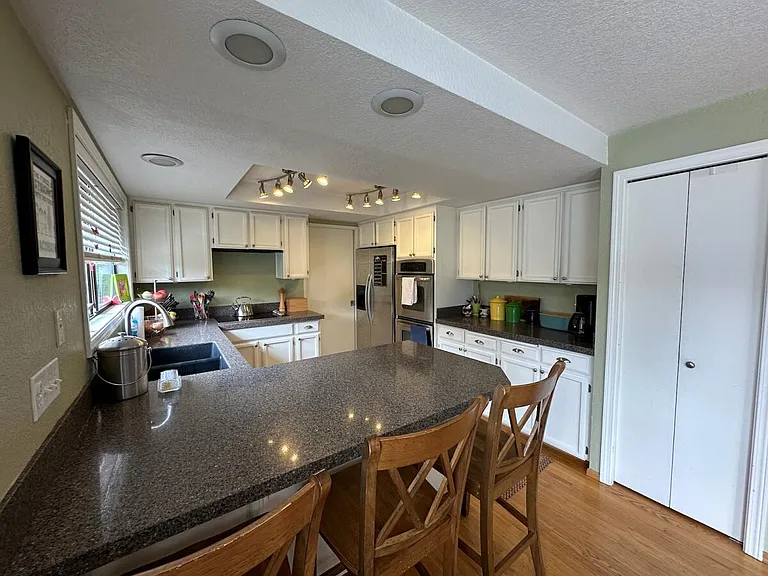 1040 Cedar Pl — Photo 3