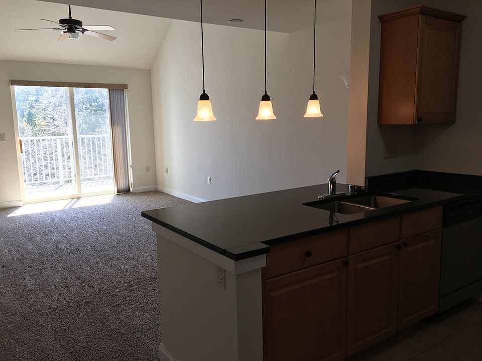 Delafield Lakes Apartments 402 Genesee St Delafield WI Zillow