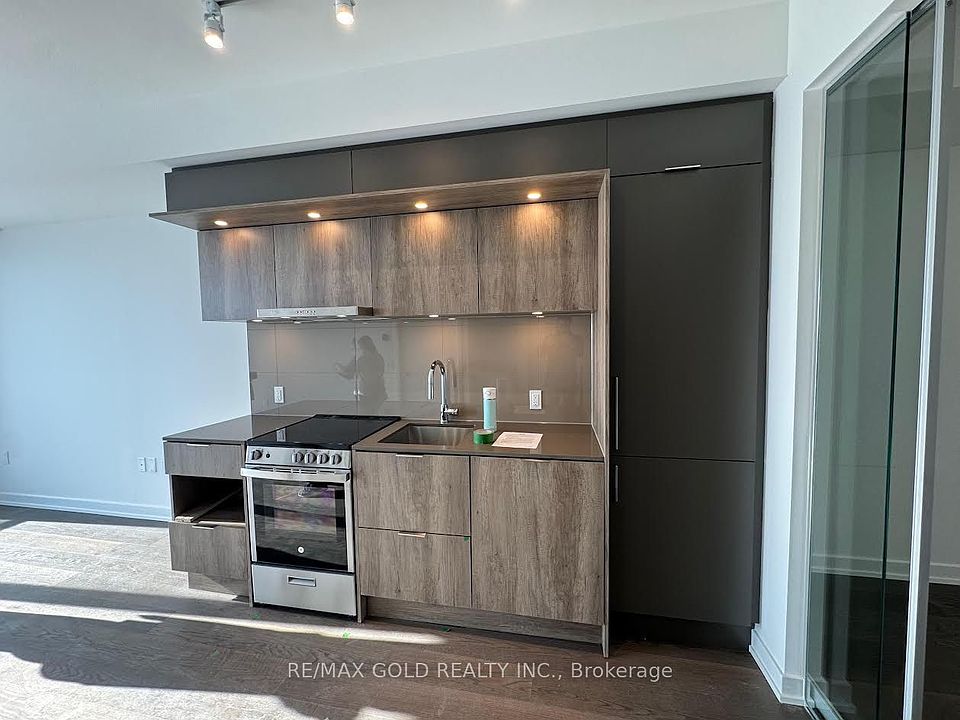 2nd image of 448 Burnhamthorpe Rd W #3412
