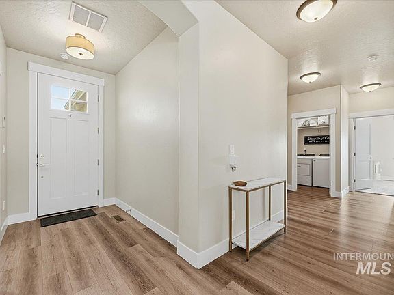 4th image of 305 Tiffany Rose Way