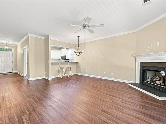2nd image of 710 Vinebury Ln