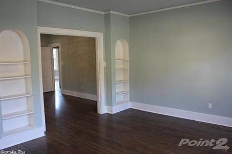 4th image of 421 Louise St