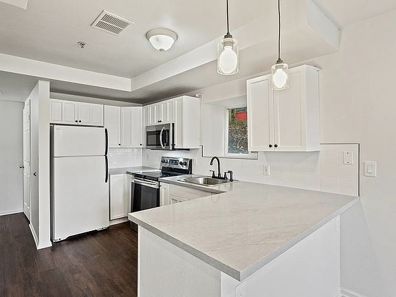 5th image of 1712 Dexter Ave N APT A