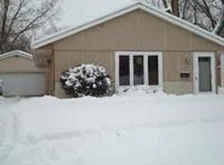 35 Ash St, Carpentersville, IL