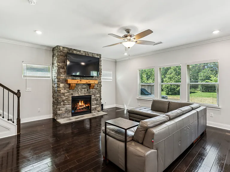 5533 Mulligan Ct — Photo 9