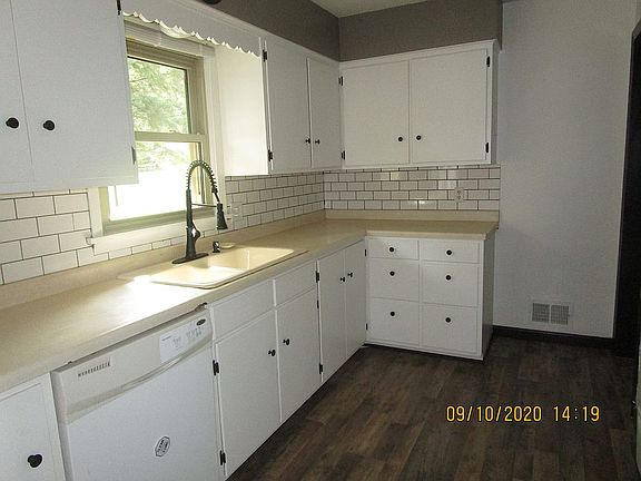 4th image of 751 E University St