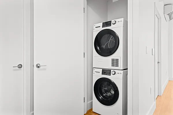 Laundry, photo 1