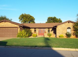 923 Sherwood Rd, Clinton, OK 73601