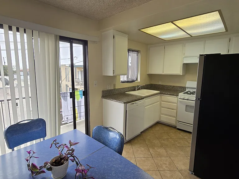 1220 S Leland St #3 — Photo 6