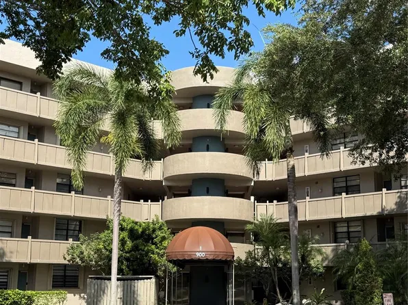 900 Colony Point Circle #121, Pembroke Pines, FL 33026