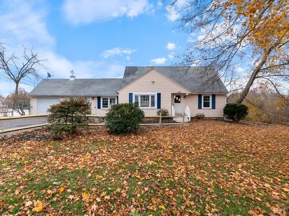 220 Pelham St, Methuen, MA 01844