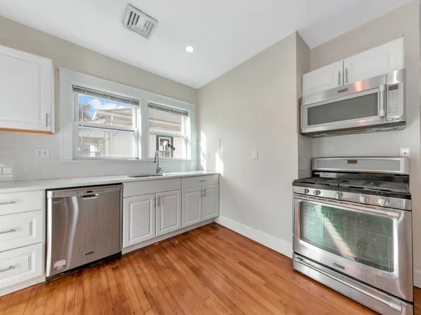 303 Alewife Brook Pkwy #2, Somerville, MA 02144