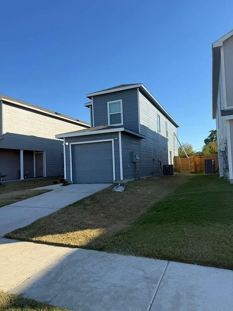 3 bed, 1452 sqft, $1,700 — Photo 2