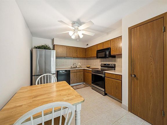 5th image of 1942 Marine Terrace Dr APT A