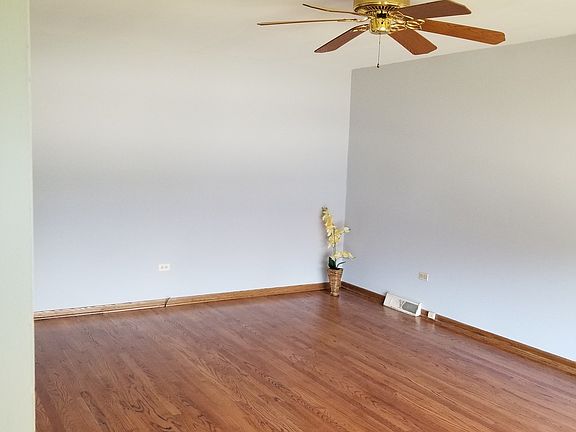 4th image of 5720 W 90th Pl