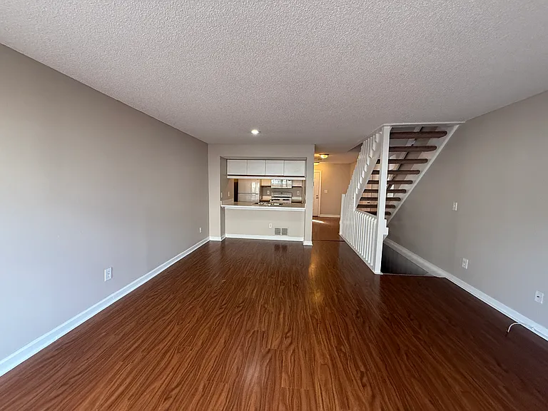 1832 Ridgebury Dr — Photo 3