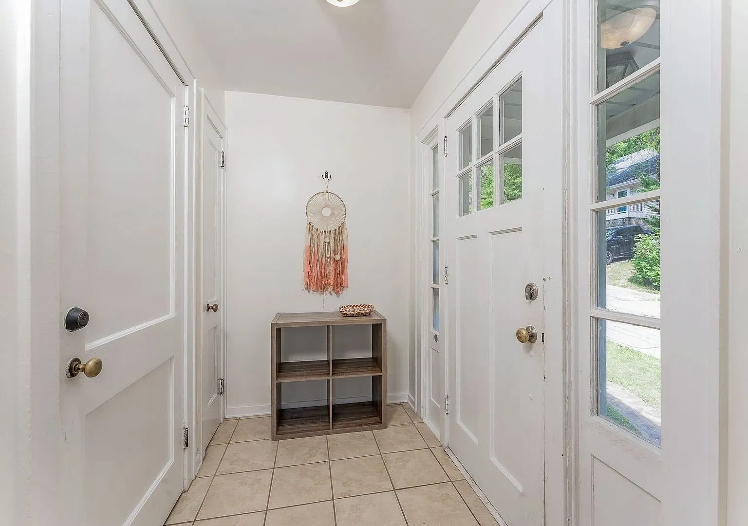 913 Garrison Avenue — Photo 2