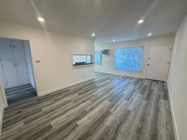 8123 Langdon Ave — Photo 22