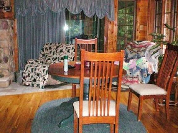 5th image of 16582 Woodridge Ln