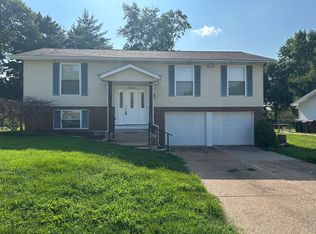 12 Debbie Dr, Saint Peters, MO 63376