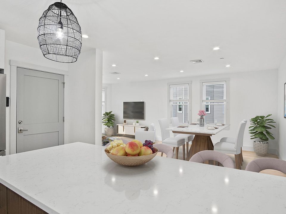 1st image of 26 Crescent Ave #1