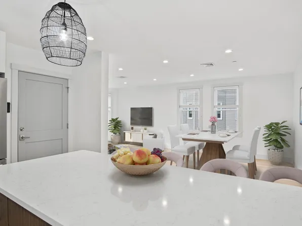 26 Crescent Ave #1, Boston, MA 02125