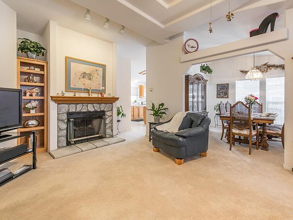 2nd image of 3174 Oakbridge Dr #3174