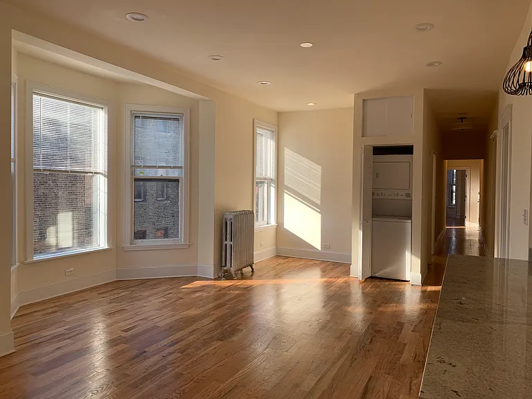 1045 W Barry Ave #3 — Photo 9