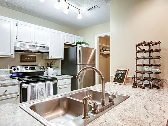 2nd image of 114 Caledon Ct