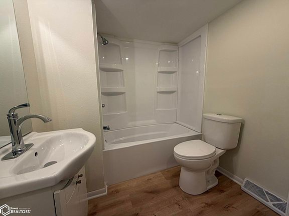 4th image of 817 Green St