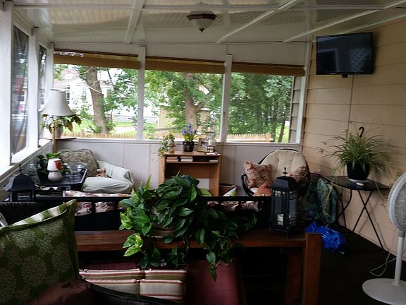 3rd image of 252 Lincoln Blvd