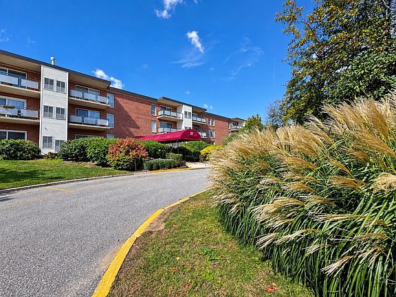 2nd image of 57 Broadlawn Park APT 3A