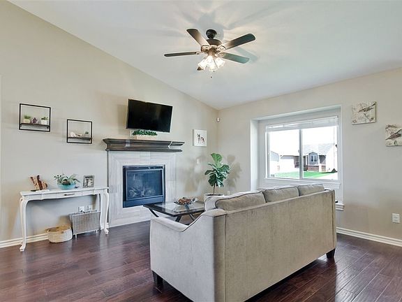 4th image of 8485 E Chris St