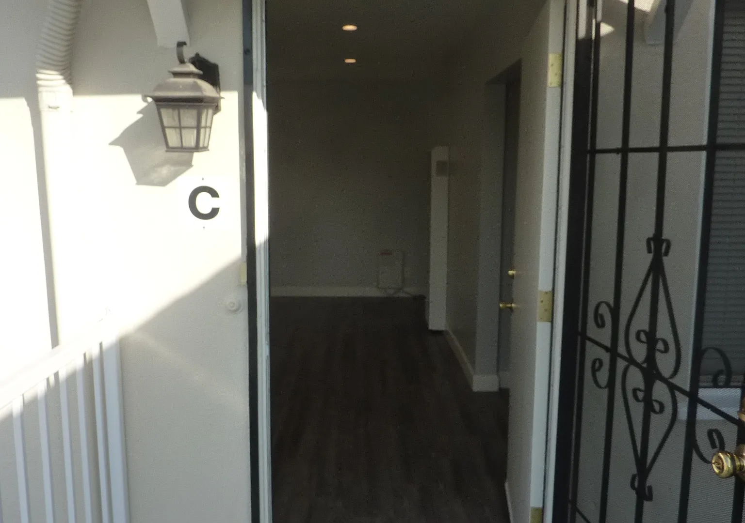 7730 S Comstock Ave — Photo 2