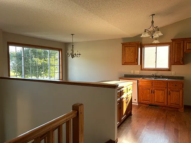4 bed, 1715 sqft, $2,400 — Photo 4