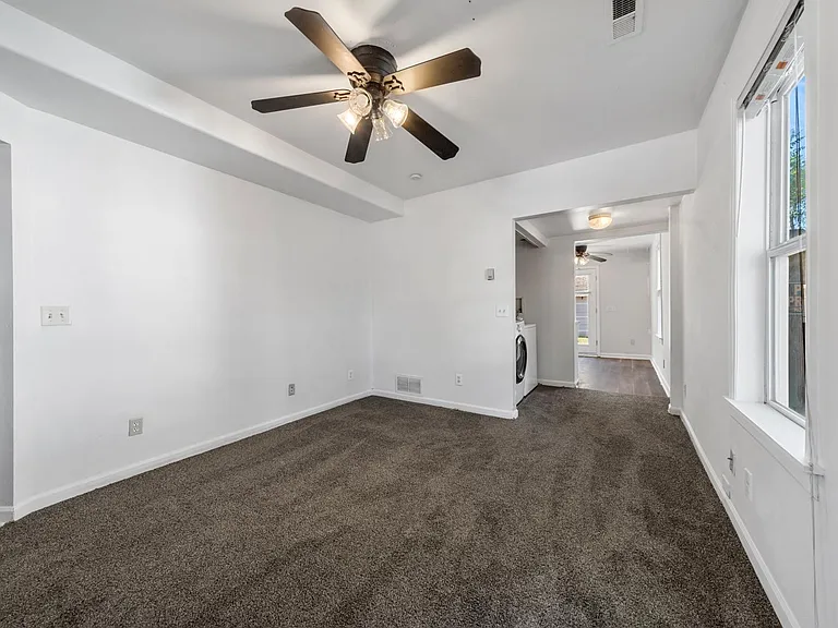 309 E Las Vegas St — Photo 4