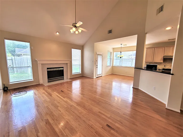 living room_12132021