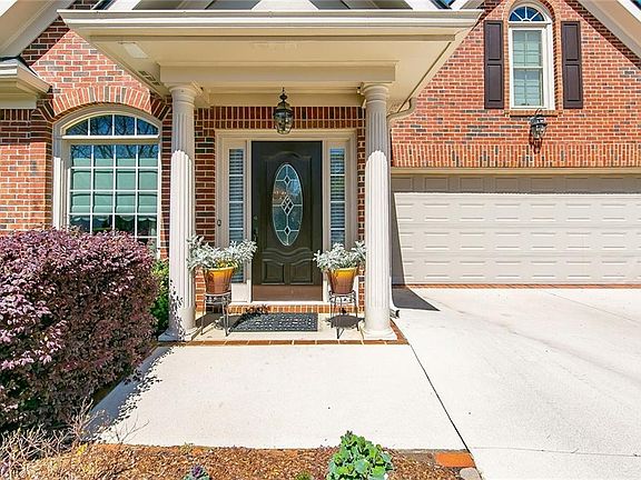 3rd image of 1915 Glenhurst Dr