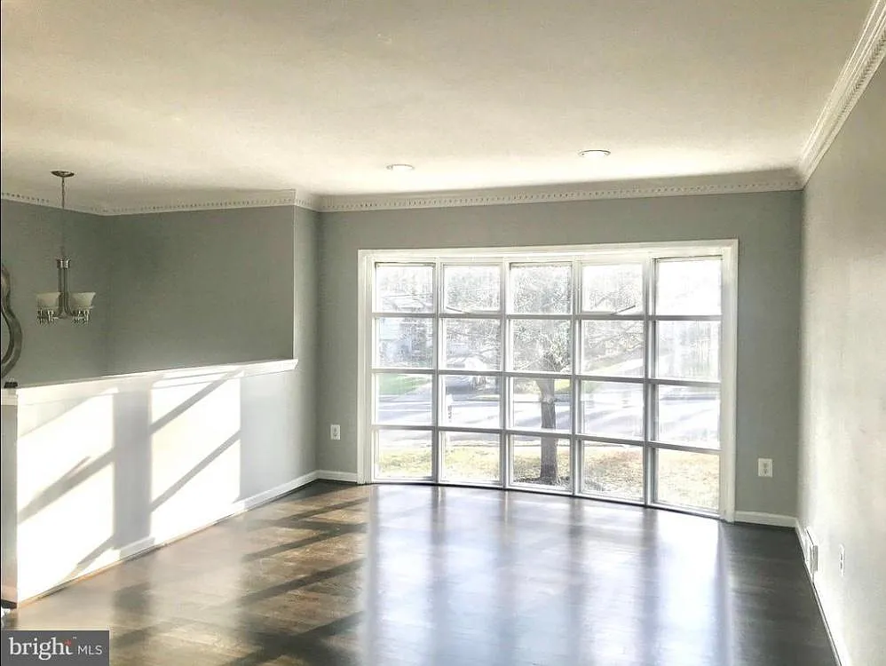 4 bed, 2083 sqft, $3,640 — Photo 2