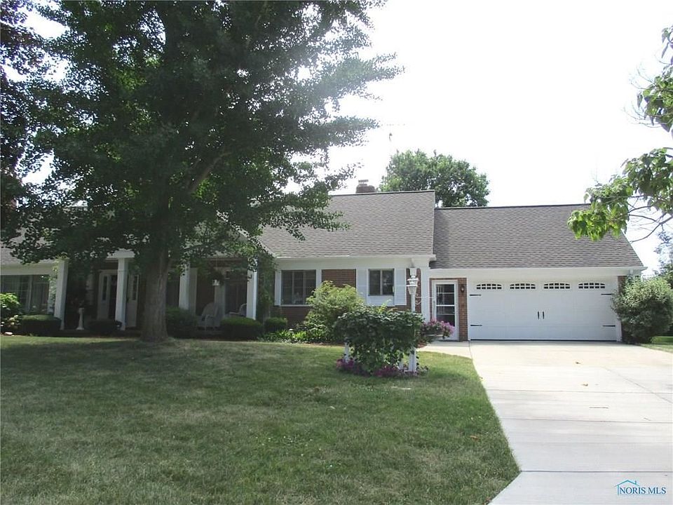 1st image of 4 Park Lane Dr