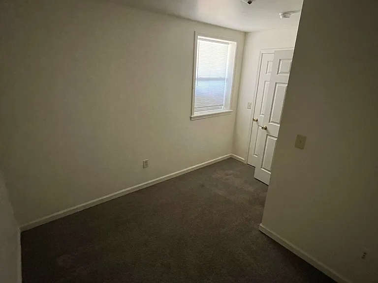 506 S Poplar St — Photo 9