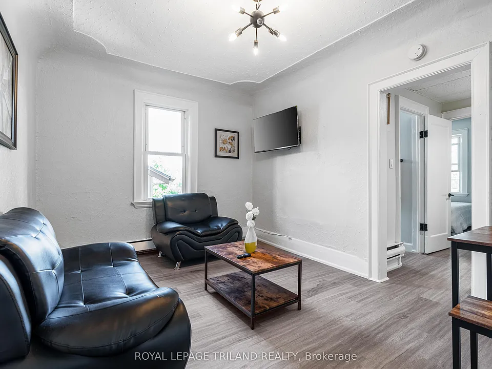 425 McKenzie Ave #8